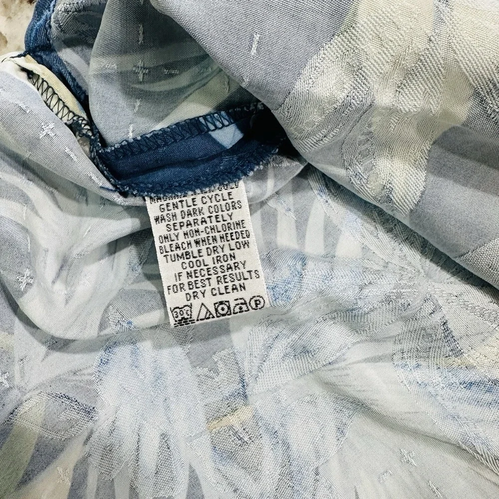 Tommy Bahama 100% Silk Men Shirt Medium Floral Hawaiian Casual Button Up Style